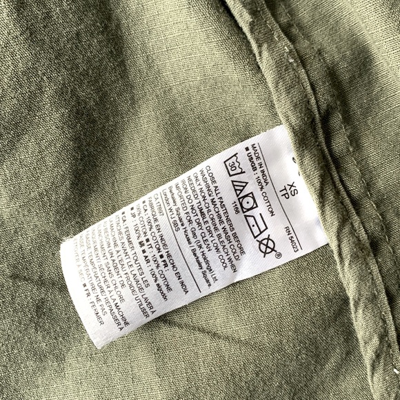 NWOT Gap Hooded Utility Vest - Picture 7 of 7